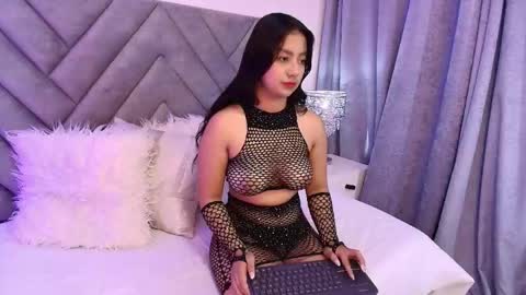 Snapshot of scarlet_queen7 chatting on May 4, 6:37 pm scarlet_queen7 online show from May 4, 6:37 pm