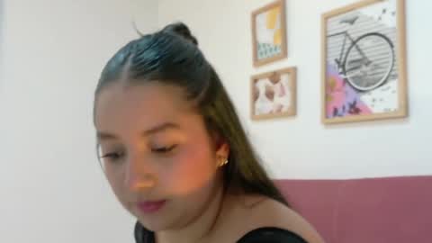 Snapshot of scarlet_queen7 chatting on May 28, 4:15 pm scarlet_queen7 online show from May 28, 4:15 pm