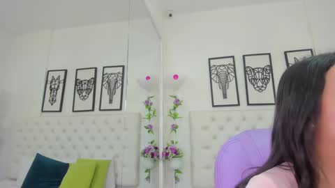 Snapshot of scarlet_stan22 chatting on December 11, 10:58 am Isa online show from December 11, 10:58 am