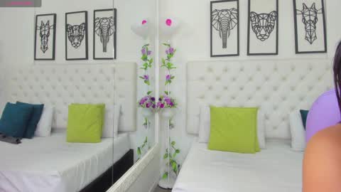 Snapshot of scarlet_stan22 chatting on January 2, 10:48 am Isa online show from January 2, 10:48 am