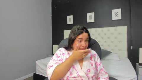 Snapshot of scarlet_stan22 chatting on January 3, 4:59 pm Isa online show from January 3, 4:59 pm