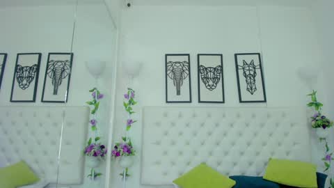 Snapshot of scarlet_stan22 chatting on January 17, 10:44 am Isa online show from January 17, 10:44 am