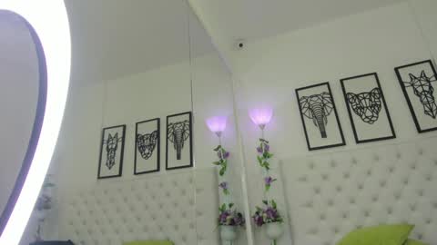 Snapshot of scarlet_stan22 chatting on January 21, 10:30 am Isa online show from January 21, 10:30 am