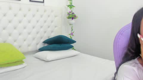 Snapshot of scarlet_stan22 chatting on January 24, 11:04 am Isa online show from January 24, 11:04 am