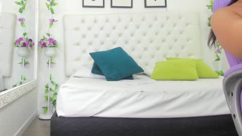 Snapshot of scarlet_stan22 chatting on January 25, 11:02 am Isa online show from January 25, 11:02 am