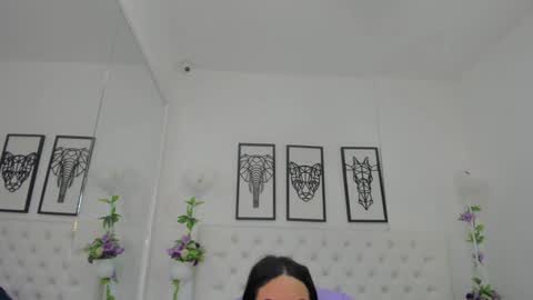 Snapshot of scarlet_stan22 chatting on February 5, 10:51 am Isa online show from February 5, 10:51 am