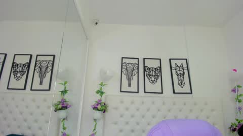 Snapshot of scarlet_stan22 chatting on February 13, 10:55 am Isa online show from February 13, 10:55 am