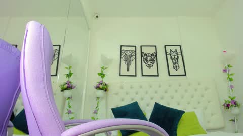 Snapshot of scarlet_stan22 chatting on February 15, 2:11 pm Isa online show from February 15, 2:11 pm