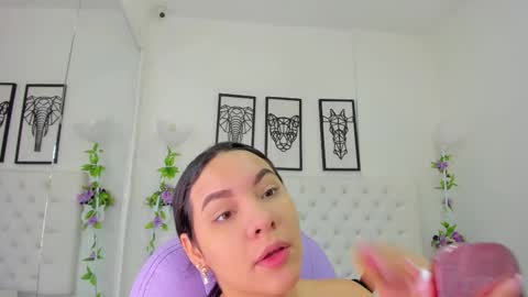 Snapshot of scarlet_stan22 chatting on February 18, 11:11 am Isa online show from February 18, 11:11 am