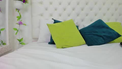 Snapshot of scarlet_stan22 chatting on February 19, 2:23 pm Isa online show from February 19, 2:23 pm