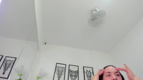 Snapshot of scarlet_stan22 chatting on February 20, 10:59 am Isa online show from February 20, 10:59 am