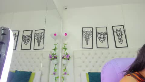 Snapshot of scarlet_stan22 chatting on March 7, 11:07 am Isa online show from March 7, 11:07 am