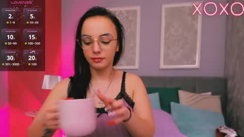Snapshot of scarlet_vex chatting on April 6, 10:11 pm Scarlet online show from April 6, 10:11 pm