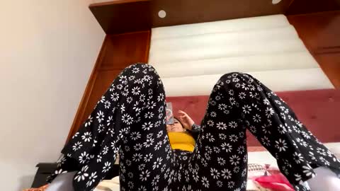 Snapshot of scarlet_whisper chatting on March 9, 10:25 pm scarlet whisper online show from March 9, 10:25 pm