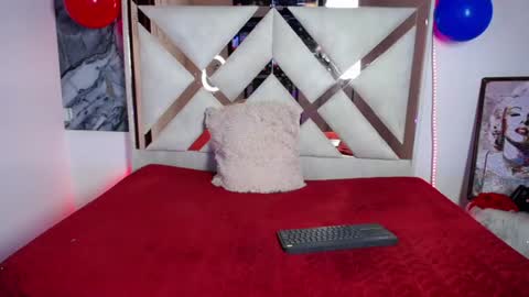 Snapshot of scarletandroxanecs chatting on July 7, 7:23 am scarlet and roxane online show from July 7, 7:23 am