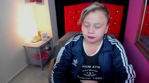 ScarletBigTitties online show from April 22, 11:45 am