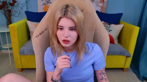 scarletblackwood online show from April 8, 5:18 am