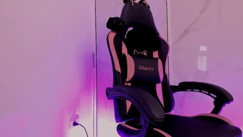 Scarlet online show from April 2, 12:36 pm