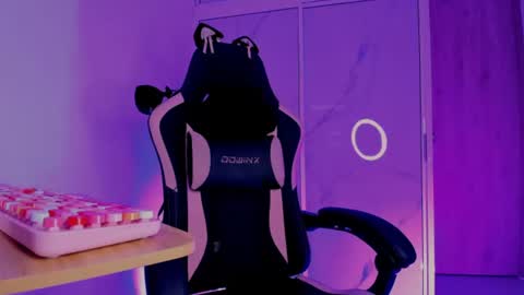 Snapshot of scarletblaze_ chatting on June 23, 3:59 am Scarlet online show from June 23, 3:59 am