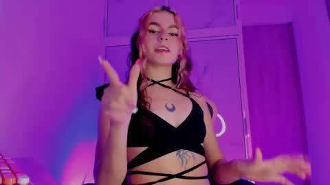 Snapshot of scarletblaze_ chatting on June 27, 3:22 am Scarlet online show from June 27, 3:22 am