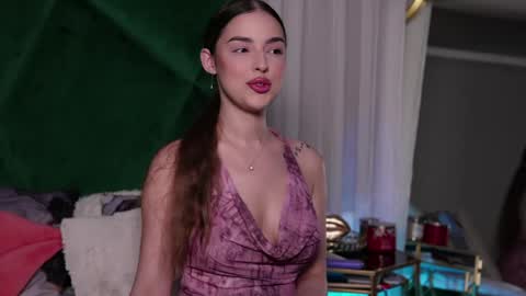 Snapshot of scarletcolesx chatting on May 26, 10:06 pm scarletcolesx online show from May 26, 10:06 pm
