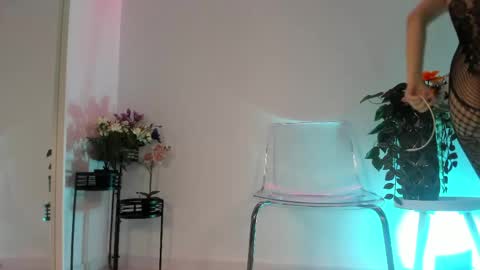 Amira online show from May 7, 5:35 am