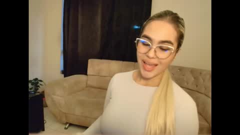 Snapshot of scarleth_baby chatting on March 4, 11:22 pm Alaia Domina online show from March 4, 11:22 pm