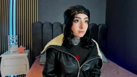 Snapshot of scarleth_fg_ chatting on April 22, 11:06 pm Scarleth online show from April 22, 11:06 pm