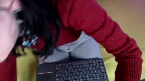 Snapshot of scarleth_fg_ chatting on May 29, 11:25 pm Scarleth online show from May 29, 11:25 pm