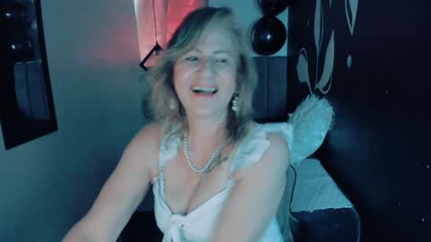 Snapshot of scarlethoot_ chatting on December 11, 9:12 pm S C A R L E T online show from December 11, 9:12 pm