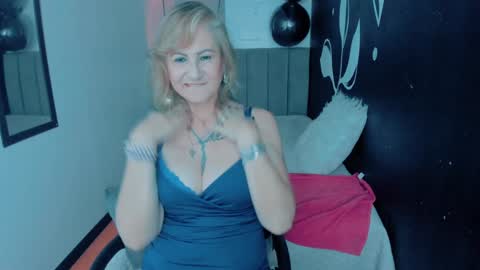 Snapshot of scarlethoot_ chatting on December 13, 3:00 pm S C A R L E T online show from December 13, 3:00 pm