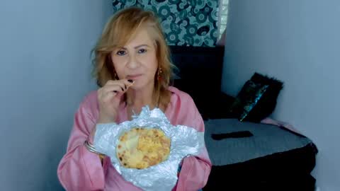 Snapshot of scarlethoot_ chatting on December 14, 3:25 pm S C A R L E T online show from December 14, 3:25 pm