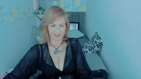 Snapshot of scarlethoot_ chatting on December 17, 9:27 pm S C A R L E T online show from December 17, 9:27 pm