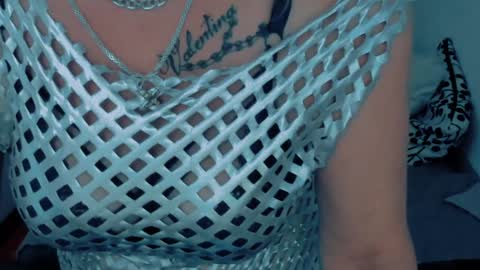 Snapshot of scarlethoot_ chatting on December 18, 6:03 pm S C A R L E T online show from December 18, 6:03 pm