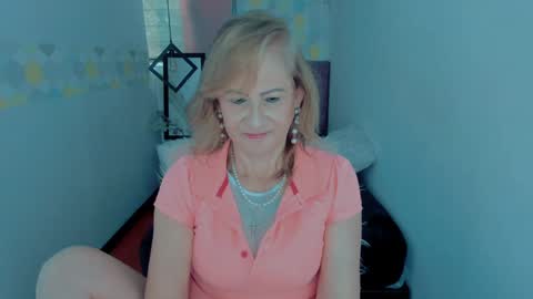 Snapshot of scarlethoot_ chatting on December 26, 12:05 pm S C A R L E T online show from December 26, 12:05 pm