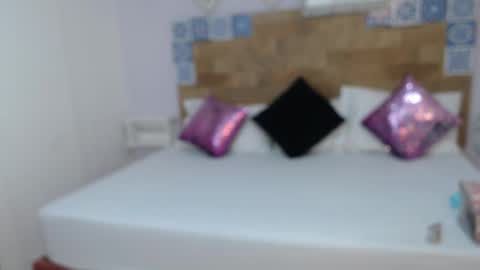 Snapshot of scarletlevis chatting on September 25, 9:57 am scarlet online show from September 25, 9:57 am