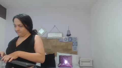 Snapshot of scarletlevis chatting on October 3, 9:50 am scarlet online show from October 3, 9:50 am