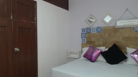 Snapshot of scarletlevis chatting on October 8, 10:13 am scarlet online show from October 8, 10:13 am