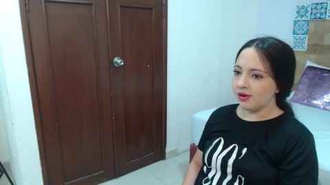 Snapshot of scarletlevis chatting on October 9, 10:24 am scarlet online show from October 9, 10:24 am