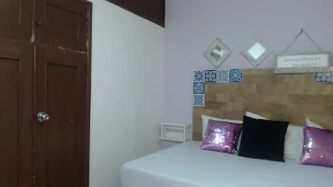 Snapshot of scarletlevis chatting on October 11, 10:25 am scarlet online show from October 11, 10:25 am