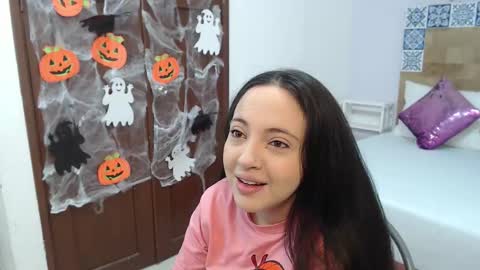 Snapshot of scarletlevis chatting on October 15, 10:04 am scarlet online show from October 15, 10:04 am