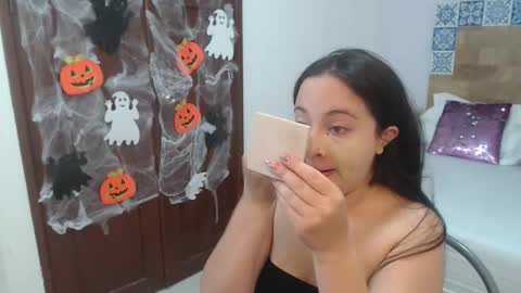 Snapshot of scarletlevis chatting on October 17, 10:07 am scarlet online show from October 17, 10:07 am