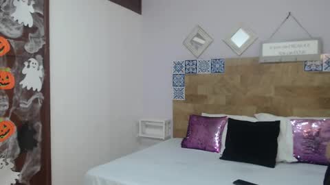 Snapshot of scarletlevis chatting on October 18, 10:05 am scarlet online show from October 18, 10:05 am