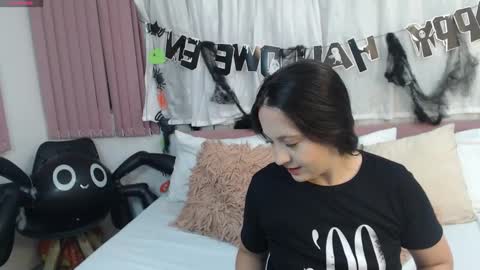 Snapshot of scarletlevis chatting on October 29, 10:50 am scarlet online show from October 29, 10:50 am