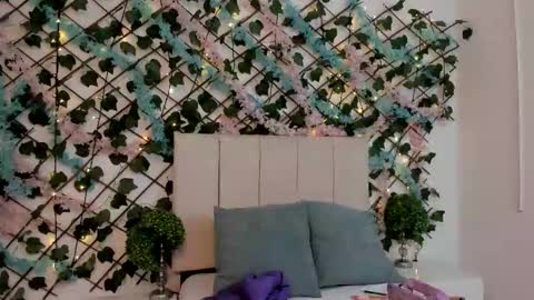 Snapshot of scarletlevis chatting on November 27, 11:01 am scarlet online show from November 27, 11:01 am