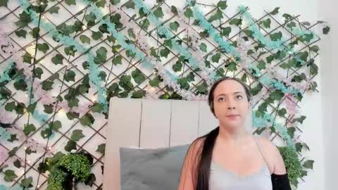 Snapshot of scarletlevis chatting on November 29, 11:35 am scarlet online show from November 29, 11:35 am