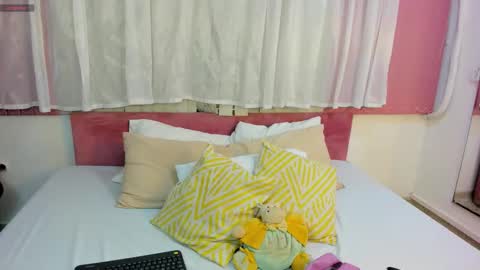 Snapshot of scarletlevis chatting on January 8, 11:34 am scarlet online show from January 8, 11:34 am