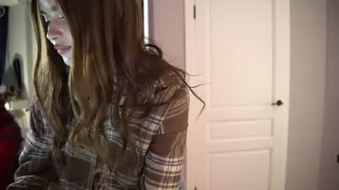 Snapshot of scarletmore chatting on June 17, 8:32 pm Scarlet online show from June 17, 8:32 pm