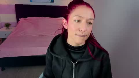 Snapshot of scarlett__bell chatting on June 18, 11:47 am Scarlett online show from June 18, 11:47 am