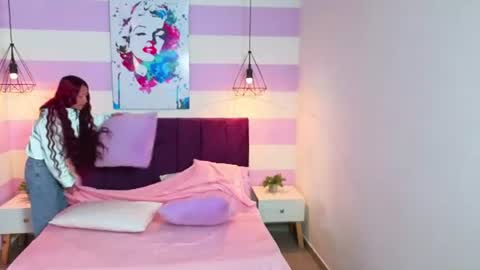 Snapshot of scarlett__bell chatting on July 17, 12:01 pm Scarlett online show from July 17, 12:01 pm